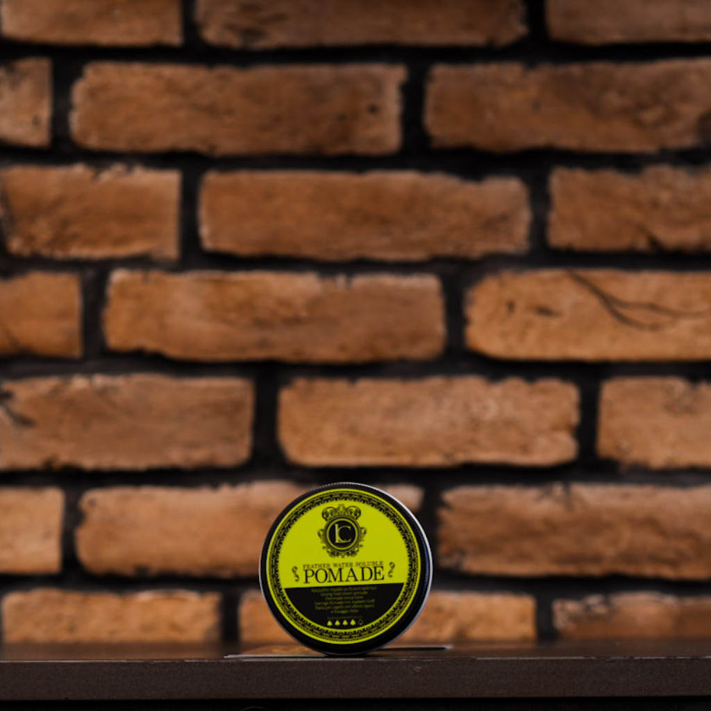 FEATHER WATER SOLUBLE POMADE